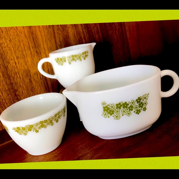 Pyrex Other - PYREX/Corning GREEN “Crazy Daisy” 3-piece SET